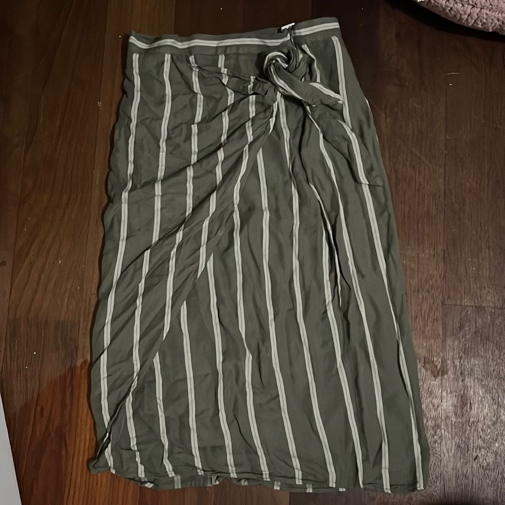 H&M midi skirt for summer!